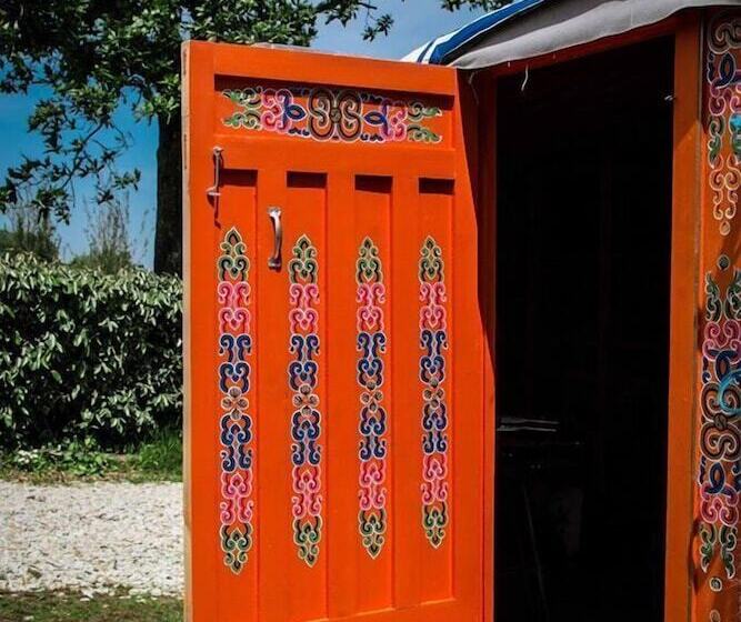 فندق Village De Yourtes