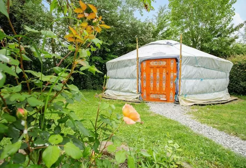 Hotelli Village De Yourtes