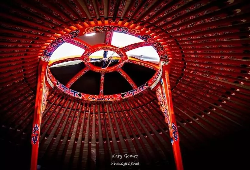 Hotelli Village De Yourtes