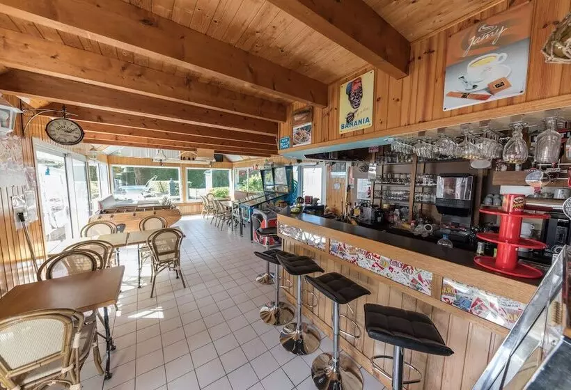 Hotelli Camping Les Capucines