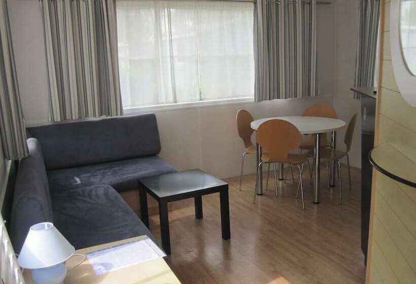 בית מלון כפרי Camping Les Capucines