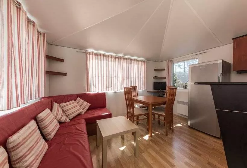 Hotelli Camping Les Capucines