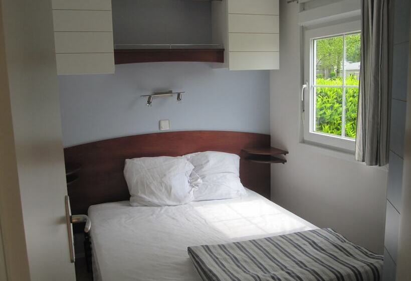 בית מלון כפרי Camping Les Capucines