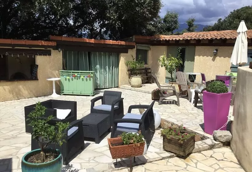 Aamiaismajoitus (B&B) Chambres D Hôtes île De Beauté