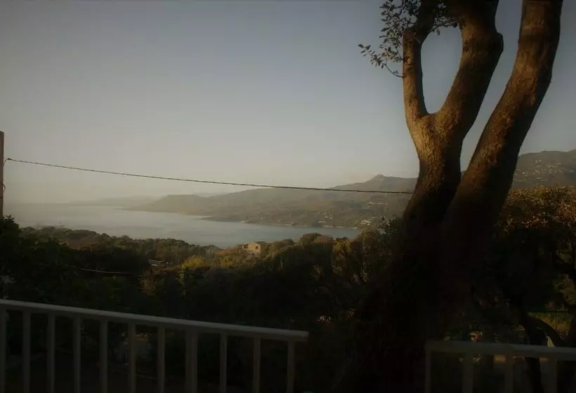 Aamiaismajoitus (B&B) Chambres D Hôtes île De Beauté