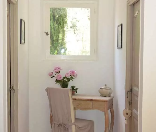 Aamiaismajoitus (B&B) La Bastide De L Aube Chambre D Hôtes