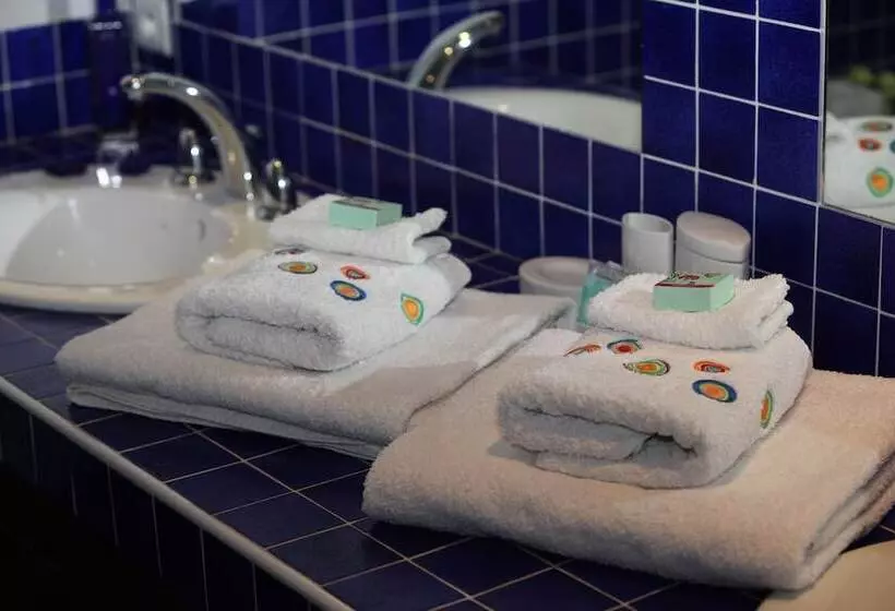 Aamiaismajoitus (B&B) La Bastide De L Aube Chambre D Hôtes