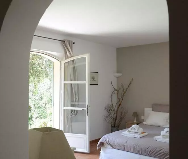 Aamiaismajoitus (B&B) La Bastide De L Aube Chambre D Hôtes