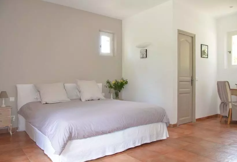 Aamiaismajoitus (B&B) La Bastide De L Aube Chambre D Hôtes