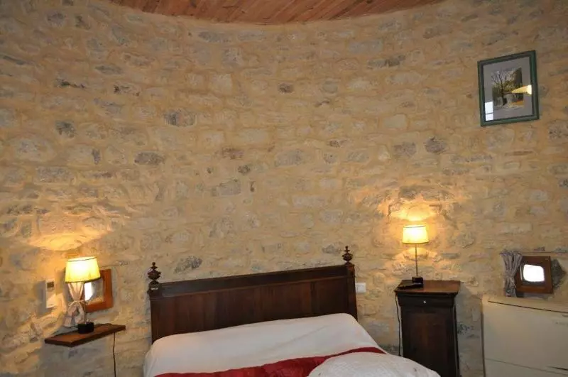 Château De Bessas Gîtes