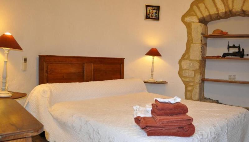 Château De Bessas Gîtes