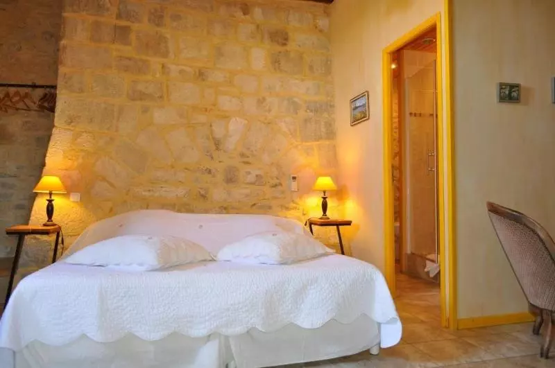 Château De Bessas Gîtes