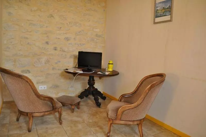 Château De Bessas Gîtes