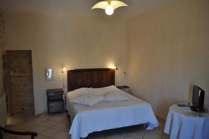 Château De Bessas Gîtes