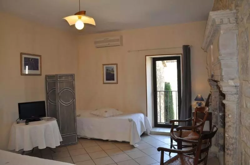 Château De Bessas Gîtes