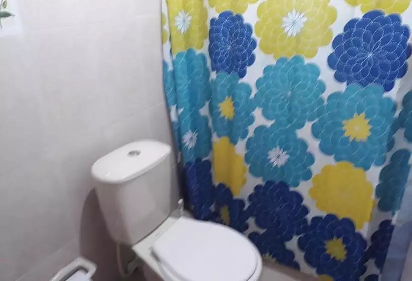 پانسیون Ludisa House