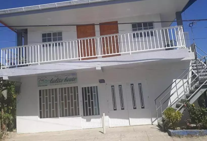 پانسیون Ludisa House