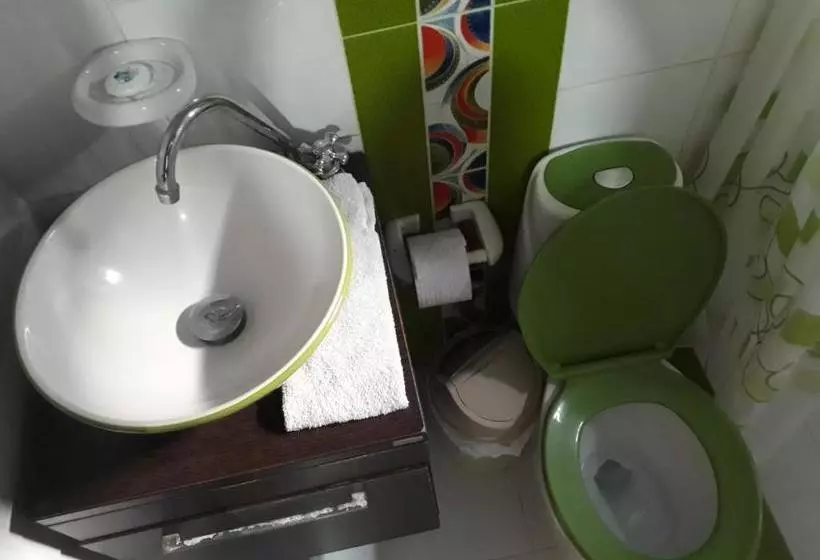 پانسیون Ludisa House