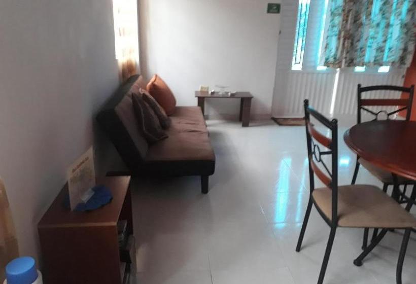 ペンション Ludisa House