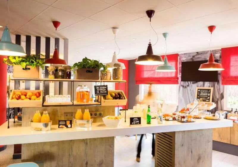 Отель Ibis Barcelona Castelldefels