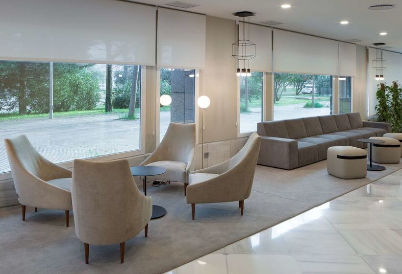 בית מלון כפרי NH Barajas Airport