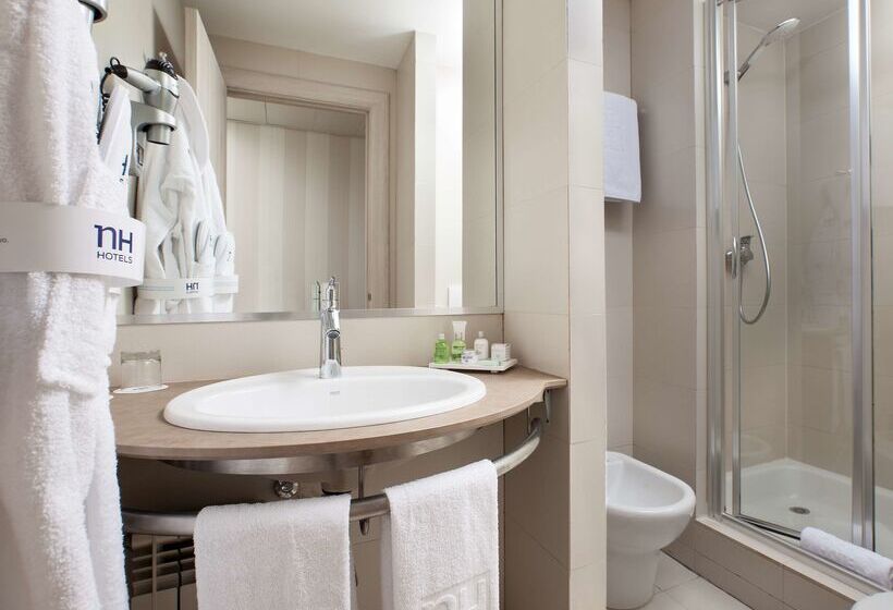 בית מלון כפרי NH Barajas Airport