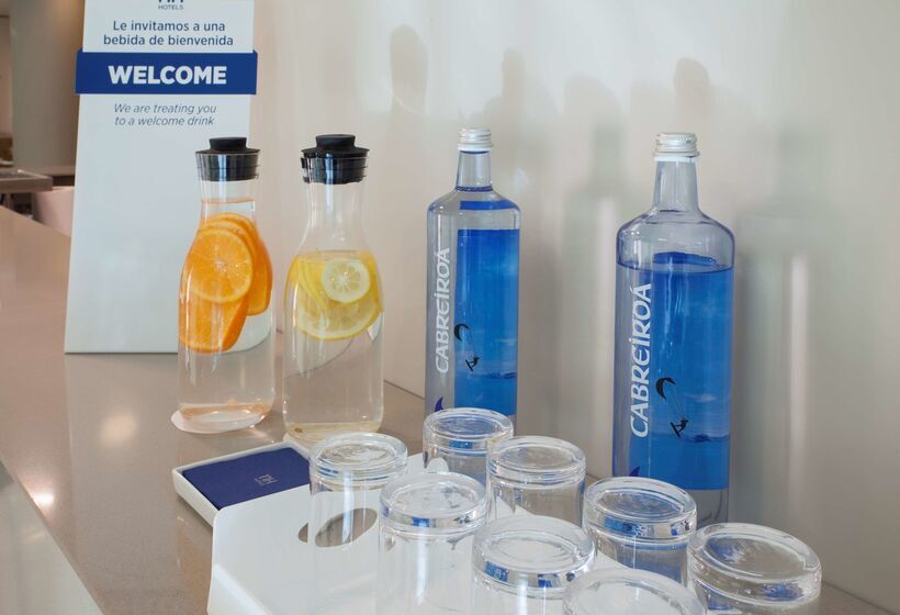 בית מלון כפרי NH Barajas Airport