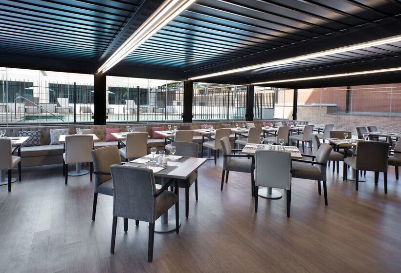 בית מלון כפרי NH Barajas Airport