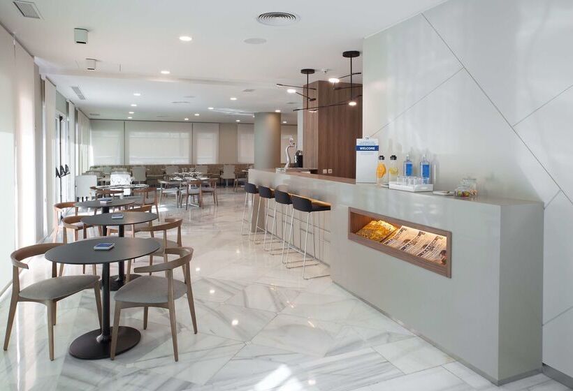 בית מלון כפרי NH Barajas Airport