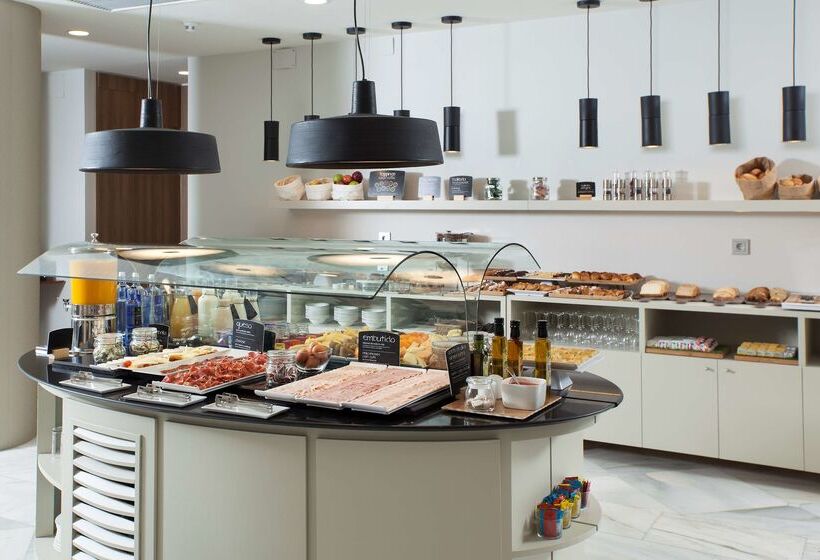 בית מלון כפרי NH Barajas Airport