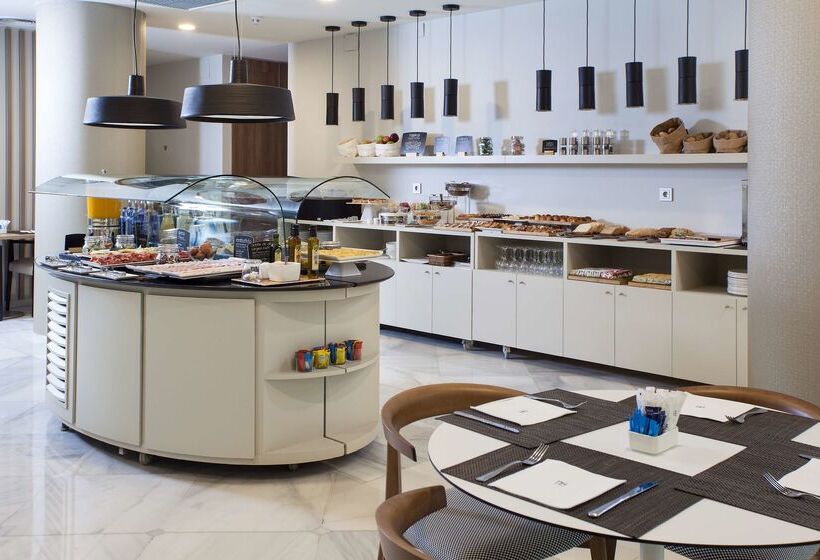 בית מלון כפרי NH Barajas Airport