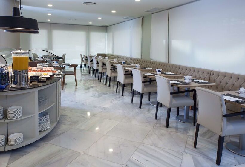 בית מלון כפרי NH Barajas Airport