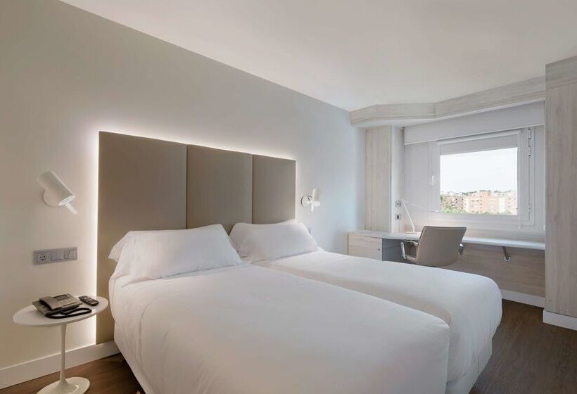 בית מלון כפרי NH Barajas Airport