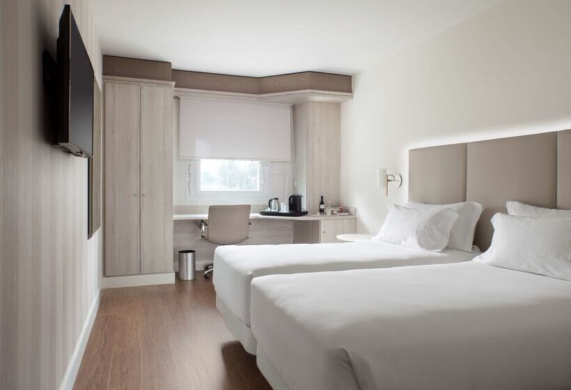 בית מלון כפרי NH Barajas Airport