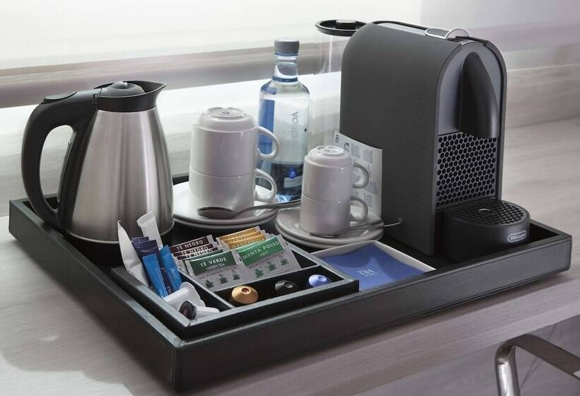 בית מלון כפרי NH Barajas Airport