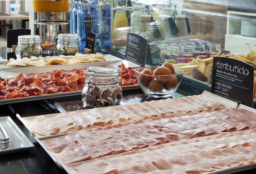 בית מלון כפרי NH Barajas Airport