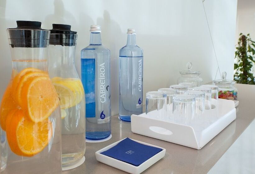 בית מלון כפרי NH Barajas Airport