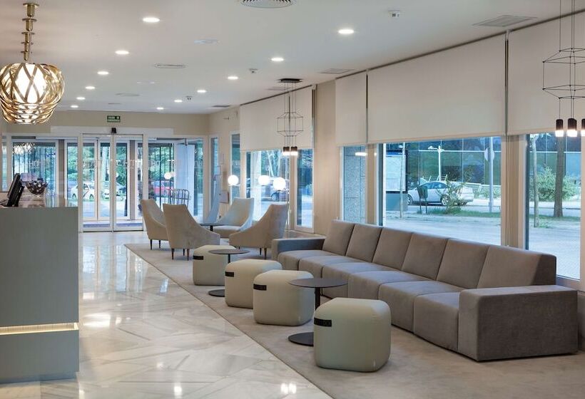 בית מלון כפרי NH Barajas Airport