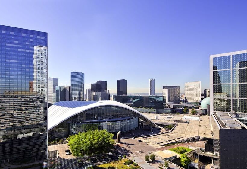 هتل Pullman Paris La Defense