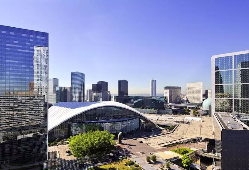 ホテル Pullman Paris La Defense