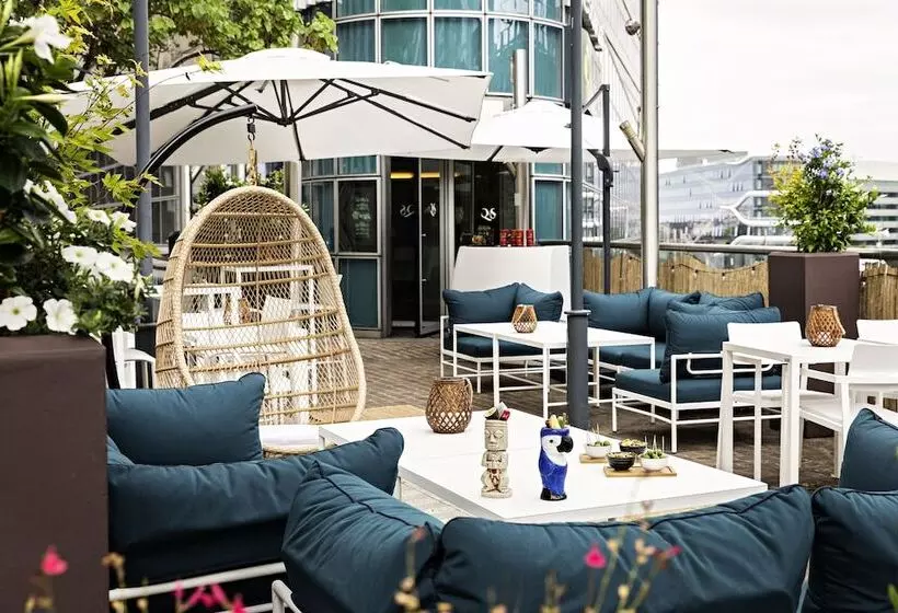 ホテル Pullman Paris La Defense