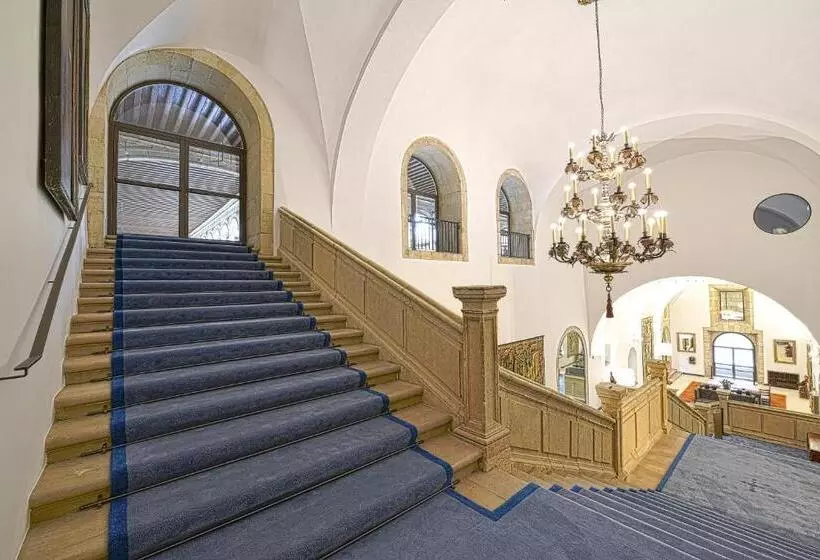 Parador De Turismo De León