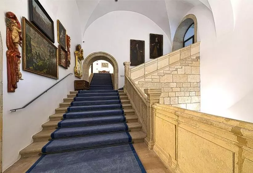 Parador De Turismo De León