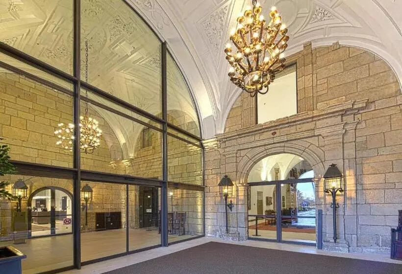 Parador De Turismo De León