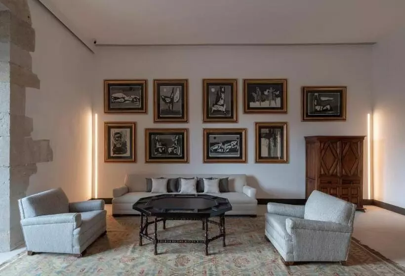 Parador De Turismo De León