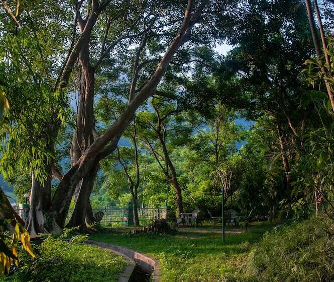 هتل Riverside Spring Resort