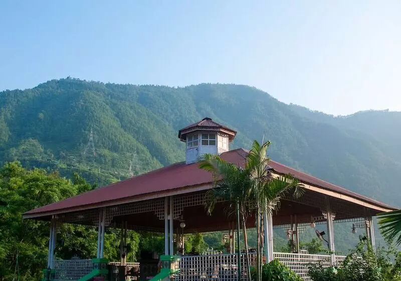 هتل Riverside Spring Resort