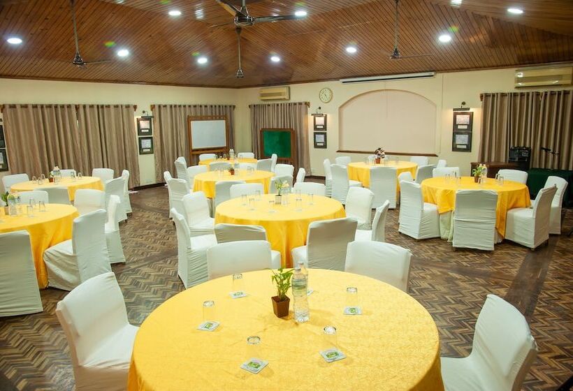 هتل Riverside Spring Resort