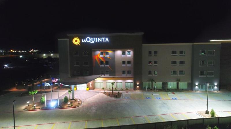 Отель La Quinta Inn & Suites By Wyndham Fort Stockton Northeast
