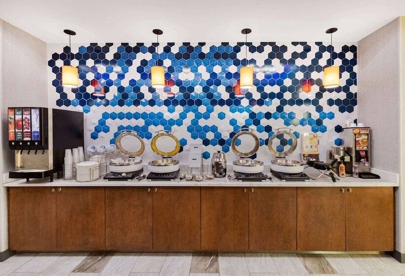 Отель La Quinta Inn & Suites By Wyndham Fort Stockton Northeast